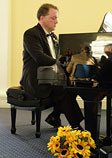 Jeff Rapsis entertains with dinner hour music on piano