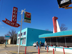 Bobo Drive-In outdoors, lunch hour on Thursday