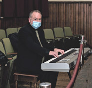 Jeff Rapsis, masked for social distancing, as he makes music at the KSFF in New Hampshire 2021
